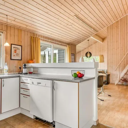 Alisa - 1-9km From The Sea By Interhome Nyaraló *