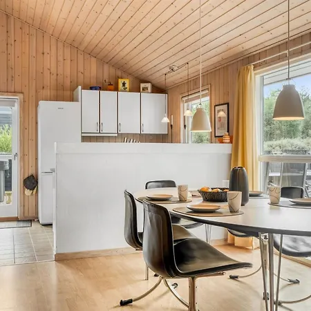Alisa - 1-9km From The Sea By Interhome